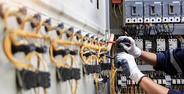 Professional Electrician technician working in Mobile, AL